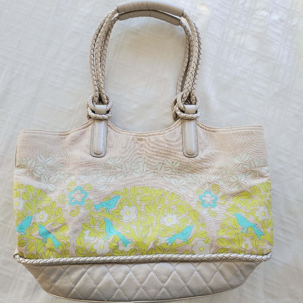 Vera Bradley retired Resort tote sitting in a tree